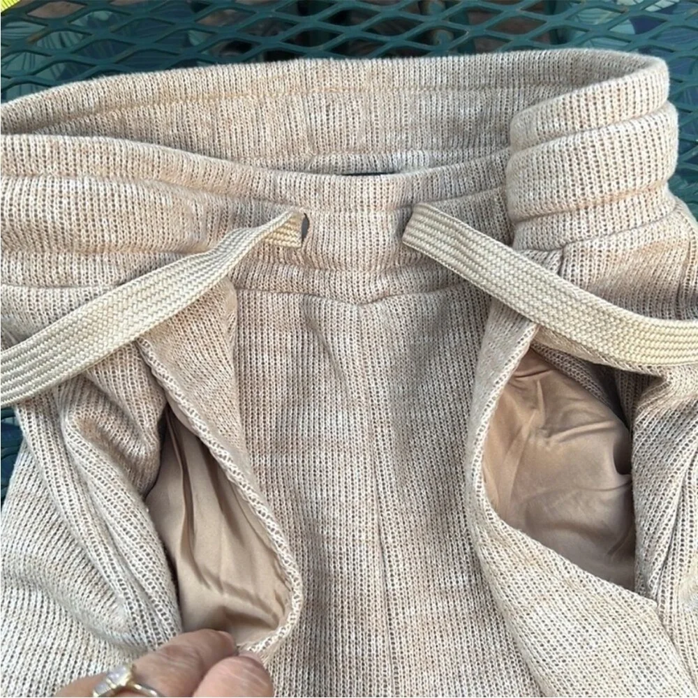 7 For All Mankind Wide-Leg Knit Drawstring Pants in Light Tan/Cream - Picture 8 of 9